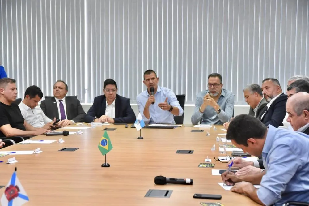 Douglas Ruas fortalece agenda municipalista ao reunir prefeitos do interior e da Região dos Lagos