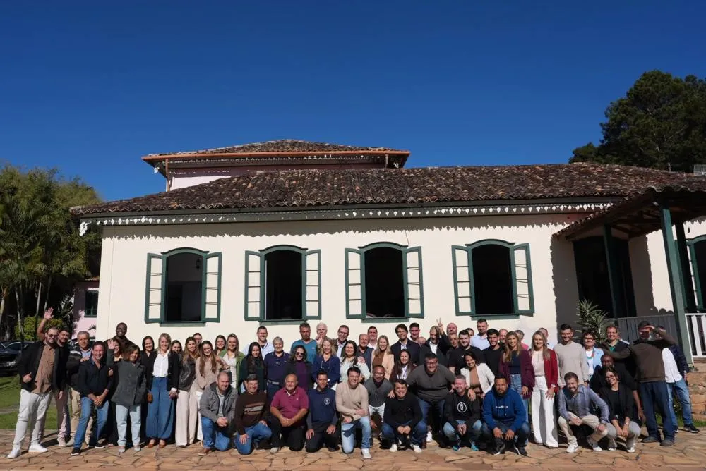 Eduardo Paes cumpre agenda na Região Serrana com visita ao setor avícola e reuniões com lideranças municipais