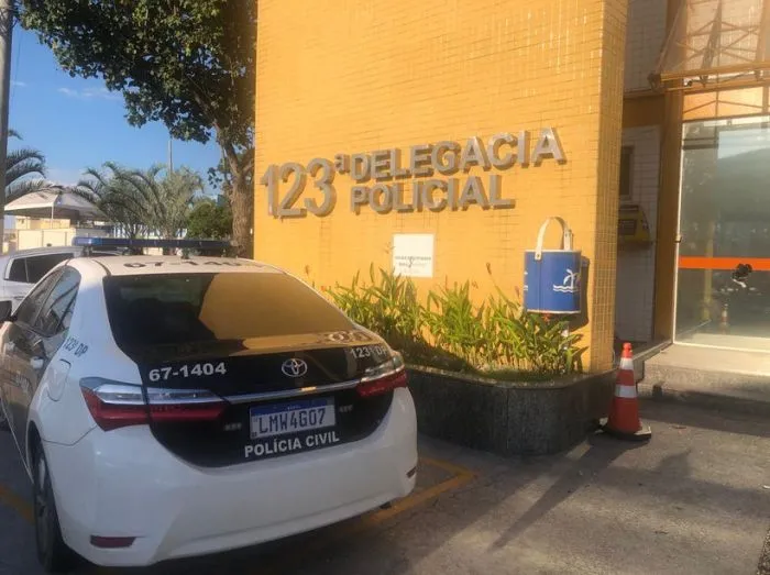 A Polícia Civil prendeu um idoso acusado de estuprar duas irmãs em uma área rural de Macaé.