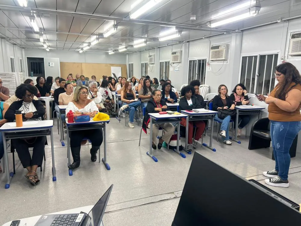 A iniciativa tem como objetivo oferecer aos participantes conhecimentos práticos e teóricos sobre a Língua Brasileira de Sinais. Foto: Divulgação