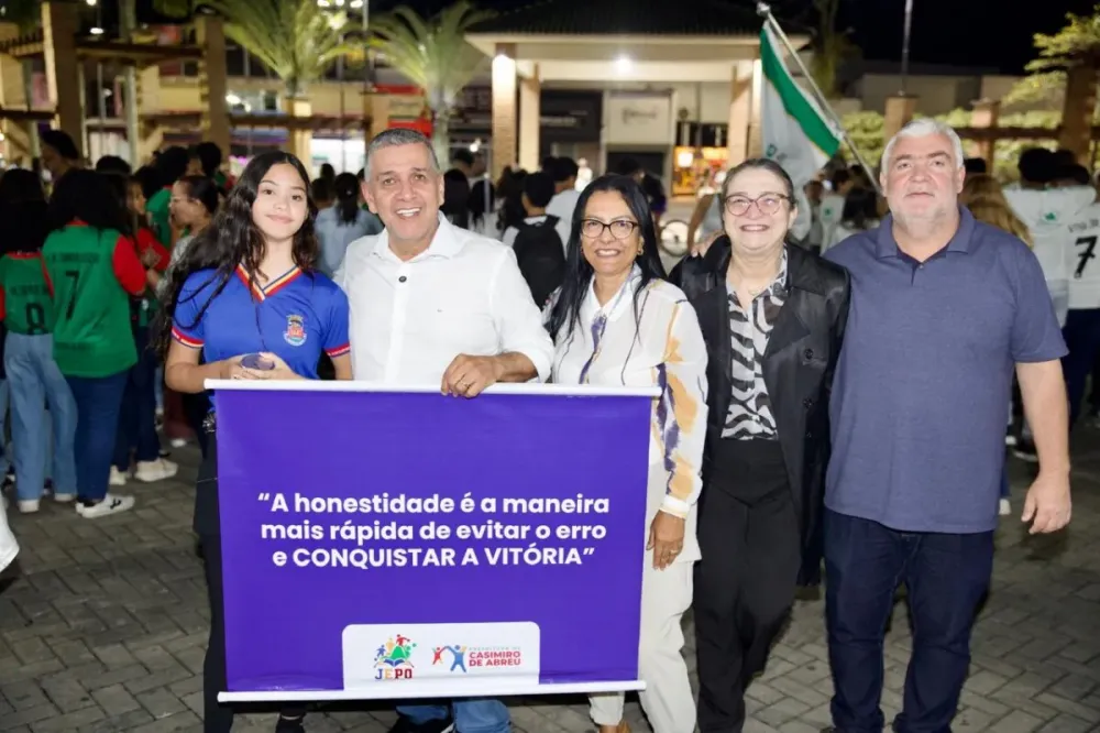 Abertura do IV JEPO reuniu estudantes de 12 escolas em desfile pela Rua Alpheu Marchon até a Praça Feliciano Sodré, em Casimiro de Abreu. Foto: Reprodução / SECOM