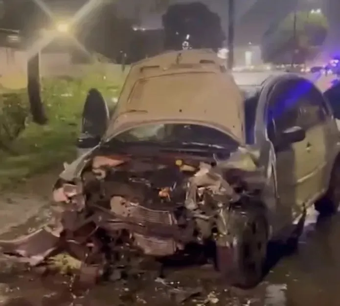 Colisão frontal na RJ-106 deixa dois jovens mortos em Rio das Ostras