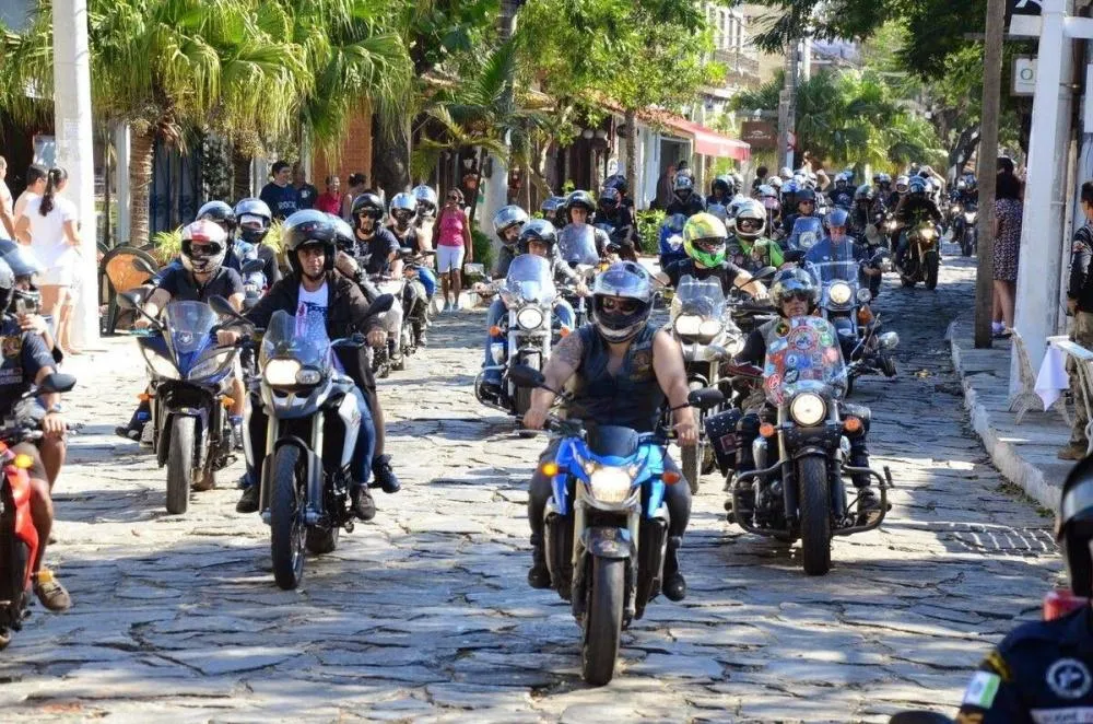 Búzios acelera o ritmo e recebe o 13º Biker Fest com quatro dias de rock e motociclismo
