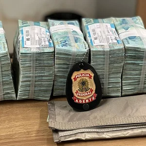 PF apreende R$ 500 mil em dinheiro vivo durante abordagem a funcionárias de sindicato em Campos