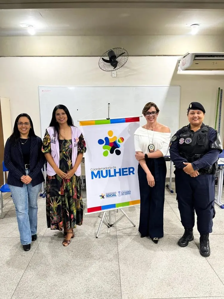 Agosto Lilás leva debate sobre violência contra a mulher a estudantes de Barra de São João