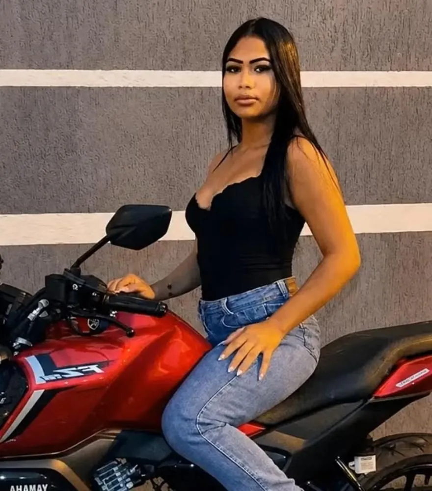 Jovem de 19 anos morre após perder controle de moto e bater em canteiro na RJ-106, em Rio das Ostras