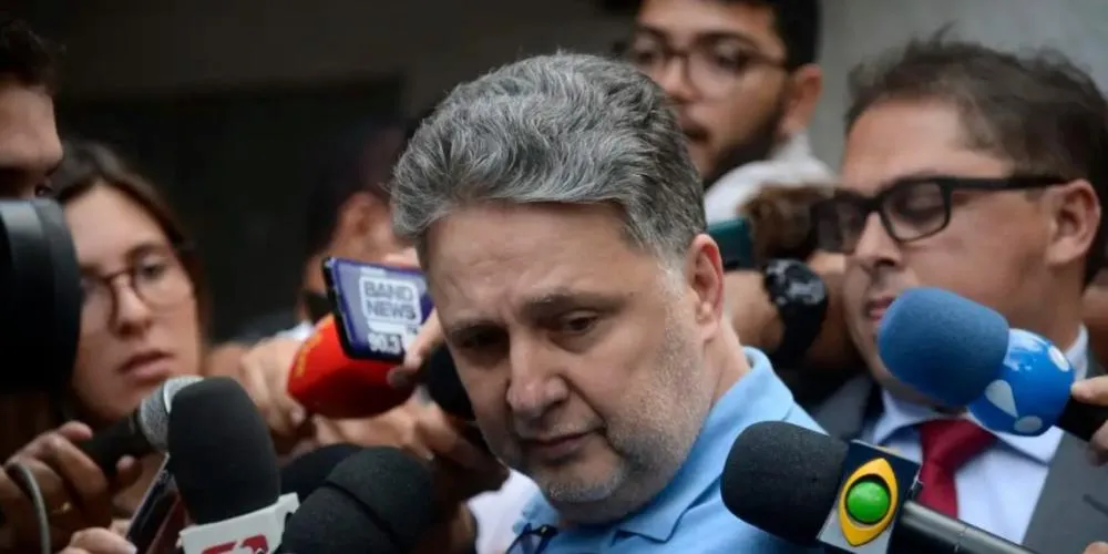 Douglas Ruas acompanha os desdobramentos jurídicos após terminar o primeiro turno na liderança da disputa pelo Governo do Rio de Janeiro. Desistência de recurso apresentada por Anthony Garotinho ao TSE pode provocar nova totalização dos votos. Foto: Repro