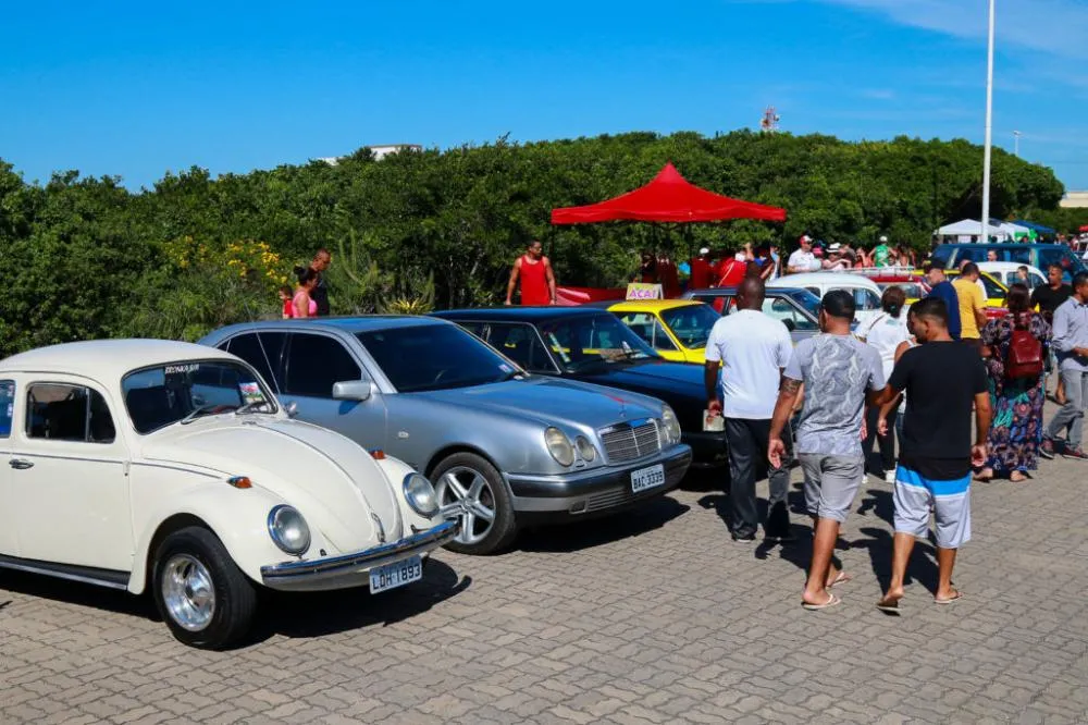 Ostras Bugs reúne veículos antigos em uma exposição na Lagoa do Iriry, além de apresentações musicais. Foto: Divulgação